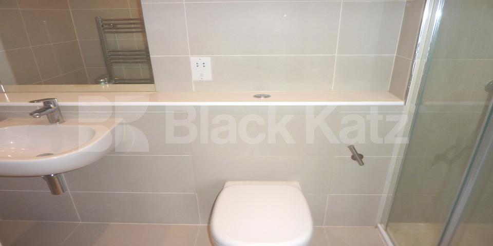 			2 BED 2 BATH , 2 Bedroom, 2 bath, 1 reception Flat			 Hilldrop Road, TUFNELL PARK 